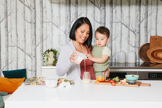 Breast milk transfer to bottle from Youha Embody wearable breast pump Australia - How to express breastmilk for bottlefeeding or breastfeeding with hands-free breast pump Australia, how to store breastmilk, baby bottles